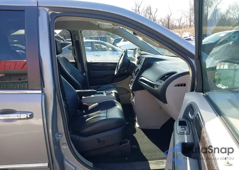 2014 Chrysler Town & Country Touring-L z USA, uszkodzony, nr VIN 2C4RC1CG3ER171271